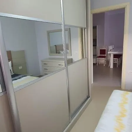 Urban Deluxe Apartment *
